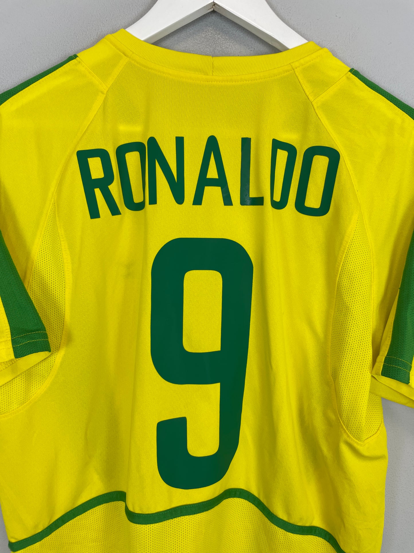 2002/04 BRAZIL RONALDO #9 HOME SHIRT (M) NIKE