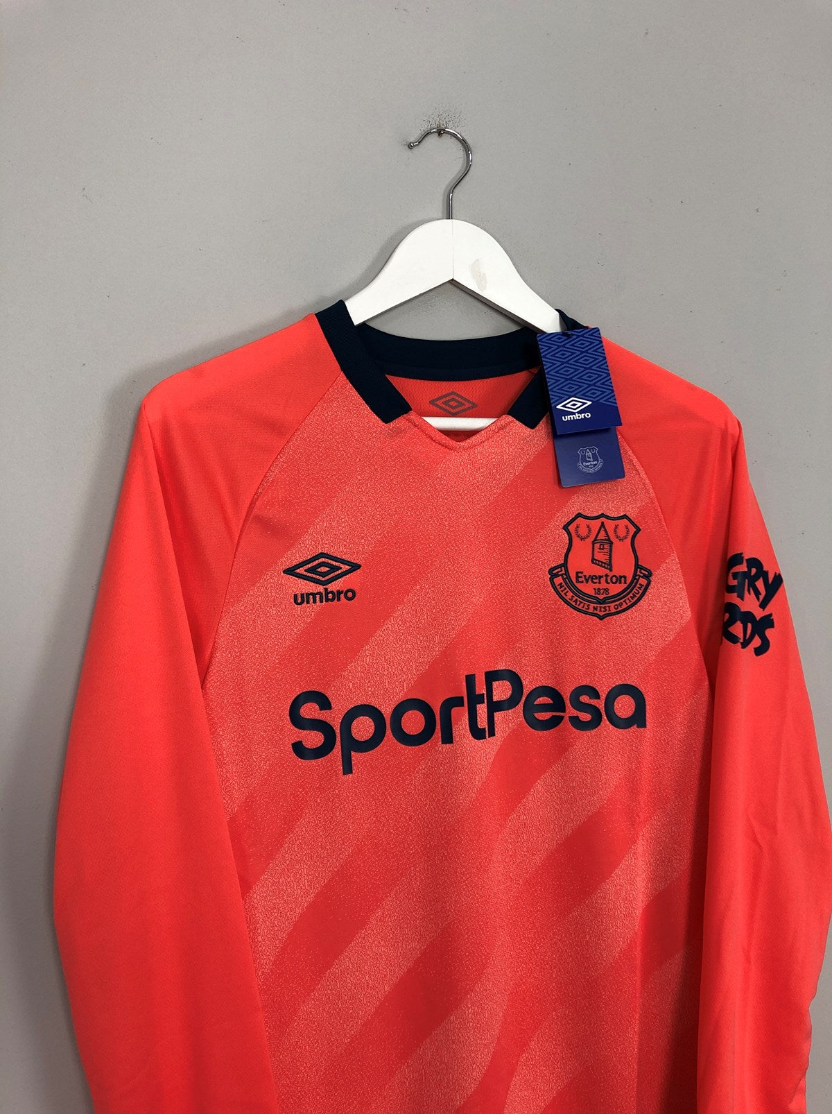 Everton red sale kit